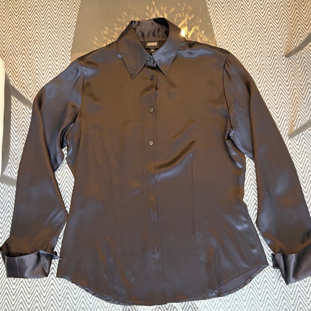 Jacob (M) 100% silk satin button-up blouse with collar and long sleeves, black.